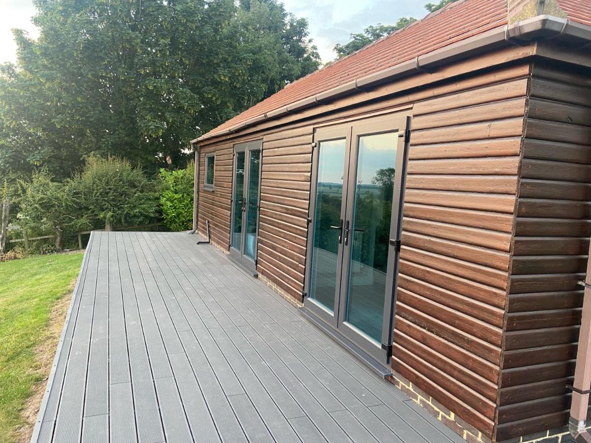 Danielle'S Den Apartment Doncaster Exterior photo